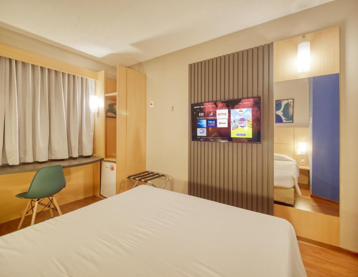 Hus Hotel Dourados Exteriör bild