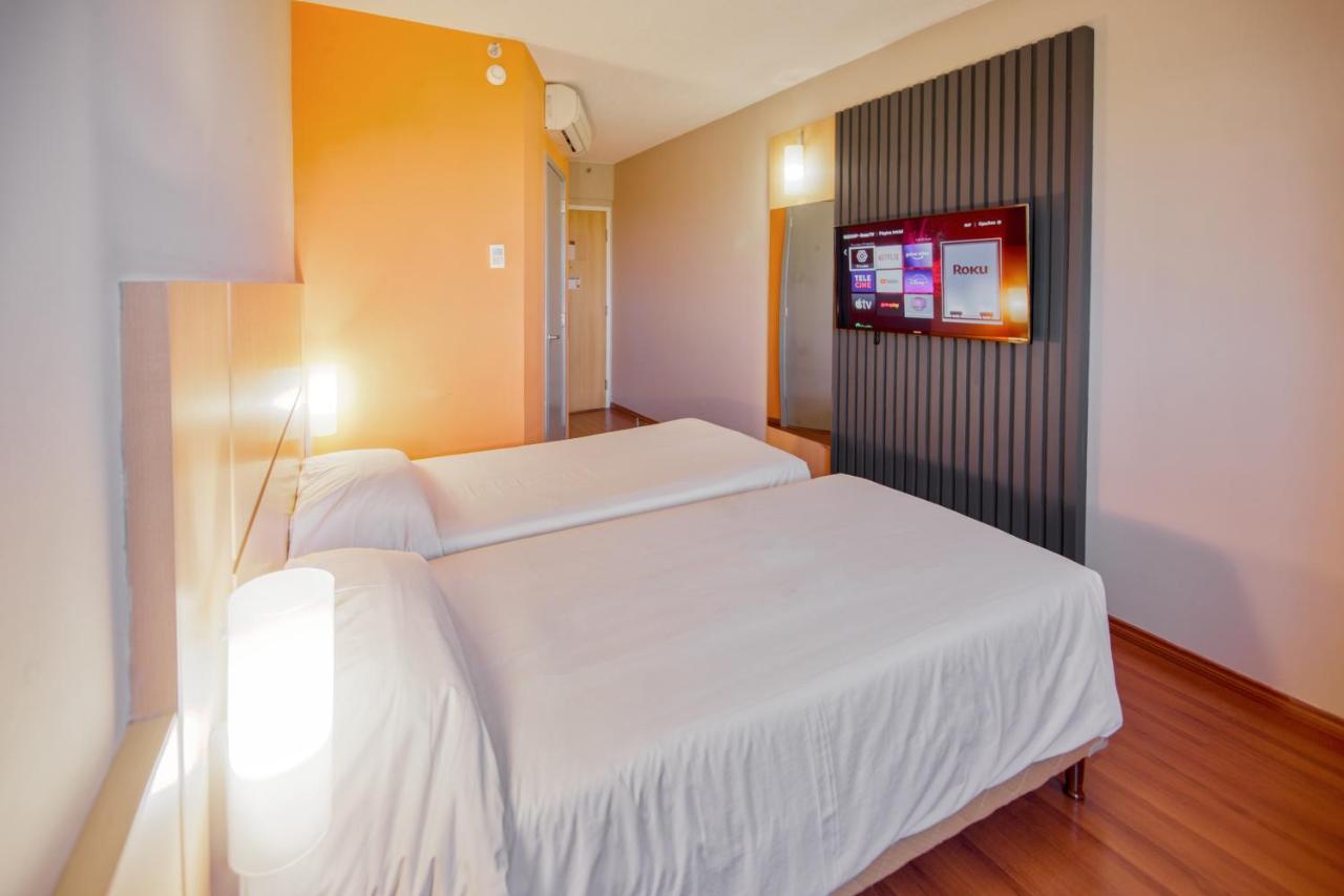 Hus Hotel Dourados Exteriör bild